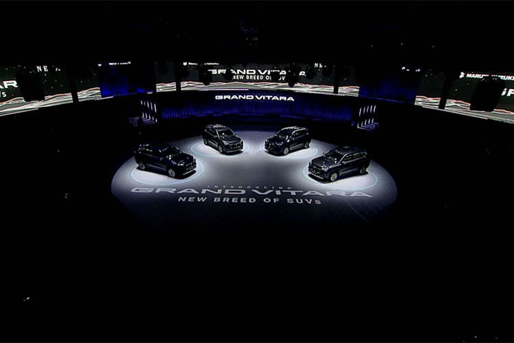 Liên doanh Maruti Suzuki đã chính thức ra mắt mẫu SUV hạng B mới ở thị trường Ấn Độ, đó là Grand Vitara. Đây chính là mẫu xe được phát triển chung với Toyota Urban Cruiser Hyryder đã trình làng ở thị trường Ấn Độ vào tháng trước. Suzuki Grand Vitara 2022 mới thế hệ thứ 5 sẽ là xe toàn cầu. Nó sẽ được bán ở thị trường Ấn Độ đầu tiên, sau đó mới đến các quốc gia khác.