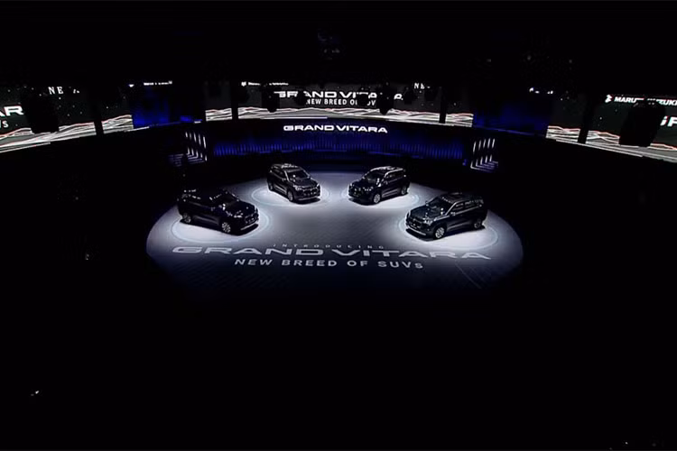 Liên doanh Maruti Suzuki đã chính thức ra mắt mẫu SUV hạng B mới ở thị trường Ấn Độ, đó là Grand Vitara. Đây chính là mẫu xe được phát triển chung với Toyota Urban Cruiser Hyryder đã trình làng ở thị trường Ấn Độ vào tháng trước. Suzuki Grand Vitara 2022 mới thế hệ thứ 5 sẽ là xe toàn cầu. Nó sẽ được bán ở thị trường Ấn Độ đầu tiên, sau đó mới đến các quốc gia khác.