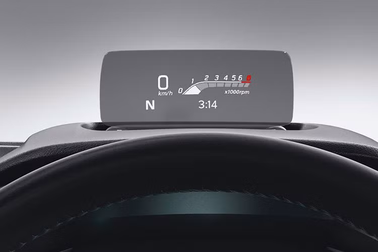 Tuy là SUV giá rẻ nhưng Suzuki Grand Vitara 2022 được trang bị không tồi chút nào với màn hình hiển thị thông tin kính lái, màn hình cảm ứng 9 inch, phục vụ hệ thống thông tin giải trí Smart Play Pro Plus và cửa sổ trời toàn cảnh Panorama. Tiếp đến là ghế trước có tính năng làm mát, hứa hẹn mang đến cảm giác thoải mái cho người lái và hành khách.