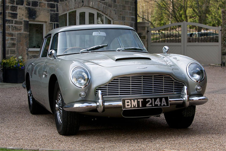 Aston Martin DB5 (1965) sử dụng động cơ dung tích 4-lít sản sinh công suất 285 mã lực, có thể tăng tốc 0-100 km/h trong 6,5 giây trước khi đạt vận tốc tối đa 145 km/h. Xe sẽ được trưng bày tại gian hàng Aston Martin của Bonhams vào tháng 6 trước khi xuất hiện tại cuộc đấu giá Goodwood tháng 7.