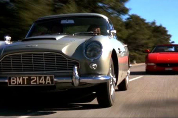 Thực tế, Aston Martin DB5 là một trong ba mẫu xe xuất hiện trong GoldenEye. Một chiếc không rõ thương hiệu, hai chiếc còn lại tất nhiên là Aston Martin DB5 và Ferrari 355. Cả hai mẫu xe đắt tiền của Aston Martin và Ferrari đều trong tình trạng hư hỏng nặng sau khi đóng phim. Chúng được chuyên gia của công ty Stratton Motor Company phục chế lại.