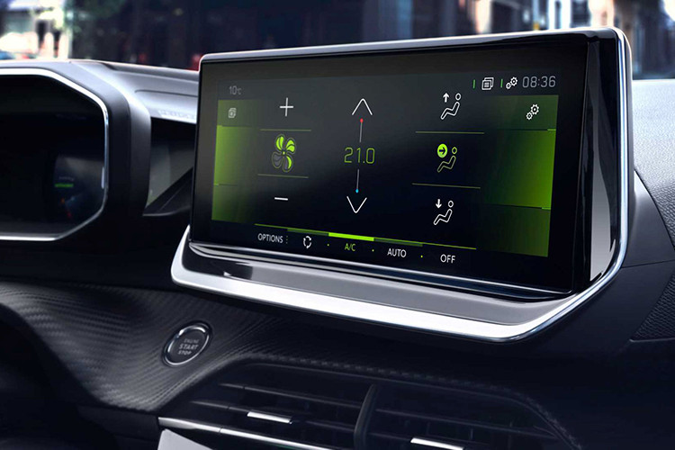 Vô lăng D-cut, cần số điện tử, phím theo phong cách đàn piano tương tự như trên 3008 hay 5008 mới,... Ngoài ra, nhiều chi tiết trang trí nội thất 208 mới màu đen bóng kết hợp với các điểm nhấn bằng sợi carbon giả.