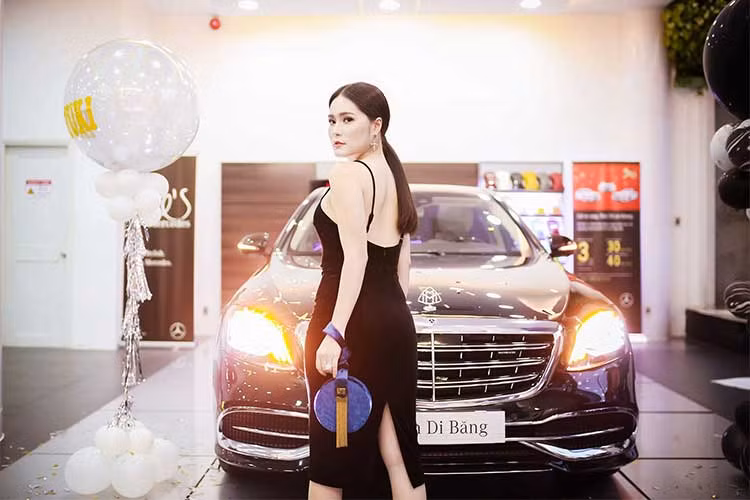 S450 4MATIC phiên bản 2018 là phiên bản nâng cấp và cải tiến facelift của mẫu xe hạng sang Mercedes-Maybach S400 4MATIC từng bán ra tại thị trường ôtô Việt Nam trước đó. Chiếc xe sang mới này được cải tiến ngoại hình, nội thất và điều chỉnh khả năng vận hành mạnh mẽ hơn.