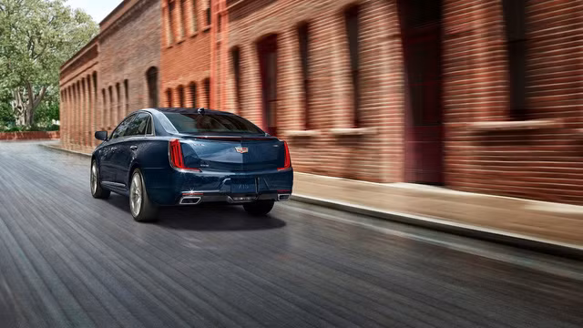 Ngoài ra, thiết kế lốp của Cadillac XTS 2018 cũng đã được cải tiến nhằm mang đến cảm giác êm ái hơn cho người ngồi bên trong. Lực hãm của xe bắt nguồn từ hệ thống phanh Brembo tiêu chuẩn.