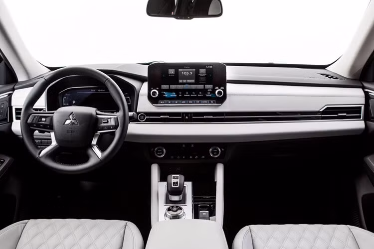 Trong tháng 6/2021 vừa qua, cả hai mẫu crossover cỡ C là Mitsubishi Outlander 2022 và Eclipse Cross đều đạt doanh số tốt nhất từ trước đến nay tại thị trường Mỹ. Nhờ đó, tổng doanh số của thương hiệu Mitsubishi trong quý II và nửa đầu năm nay đều tăng mạnh.