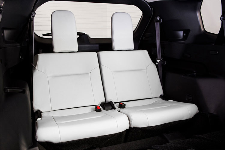 Dù Outlander thế hệ mới đang gặt hái thành công nhưng các đại lý ôtô của Mitsubishi tại Mỹ vẫn chưa thể yên lòng. Các đại lý cho rằng hãng Mitsubishi cần phải làm mới dàn sản phẩm của mình. Ví dụ như Mitsubishi Outlander Sport và Mirage cần phải được thay bằng thế hệ mới.