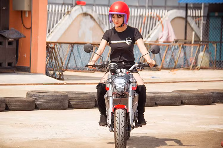 GPX Racing tại Thái Lan thường được biết đến là một thương hiệu "mượn ý tưởng" của thương hiệu khác. Tuy nhiên đây là thương hiệu xe môtô giá rẻ, phù hợp với đa dạng các khách hàng có "túi tiền vừa phải", đặc biệt là giới trẻ - nhưng vẫn muốn có một mẫu xe môtô cá tính.