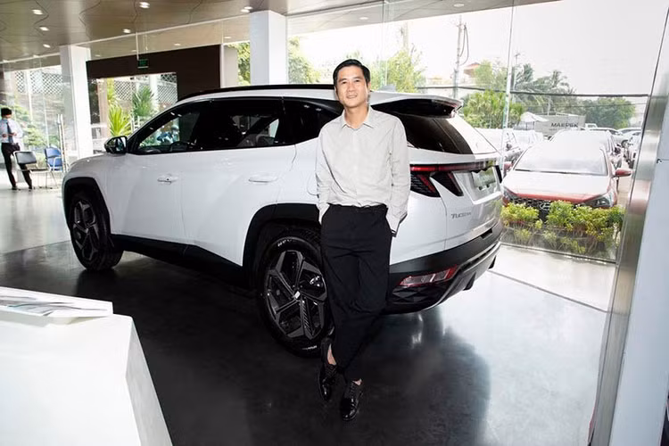 Thậm chí Lưu Hương Giang từng chia sẻ có ý định mua Hyundai Tucson vào đầu năm nay khi gia đình nhỏ của mình đến xem xe tại đại lý, tuy nhiên, đây nhiều khả năng là quảng cáo cho mẫu xe Tucson 2022.