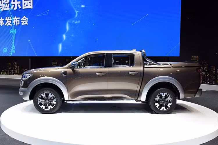 Mẫu xe bán tải Great Wall mới sở hữu chiều dài 5.425 mm, rộng 1.972 mm và cao 1.893 mm. Như vậy, mẫu xe bán tải của này có chiều dài tương đương với Ford Ranger và rộng hơn Volkswagen Amarok. Ngoài ra, mẫu ôtô Trung Quốc này còn cao hơn bất kỳ mẫu xe bán tải cỡ trung nào hiện có trên thị trường, trừ Ford Ranger Raptor.