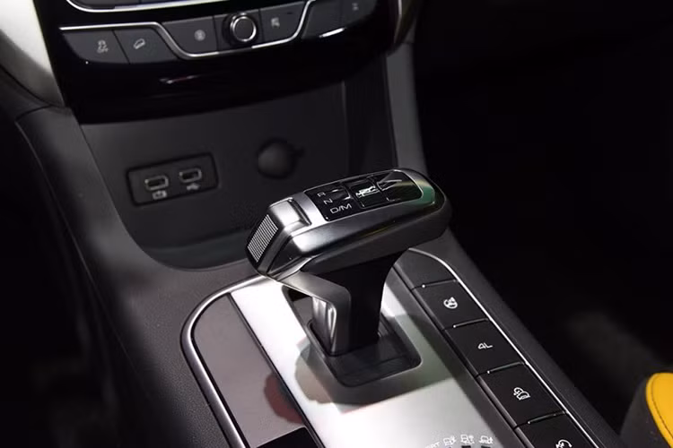 Trong tương lai, hãng Great Wall dự định còn bổ sung phiên bản chạy điện cho mẫu xe bán tải mới này. Dự tính, phạm vi hoạt động sau khi được sạc đầy pin của phiên bản chạy điện lên tới 500 km.