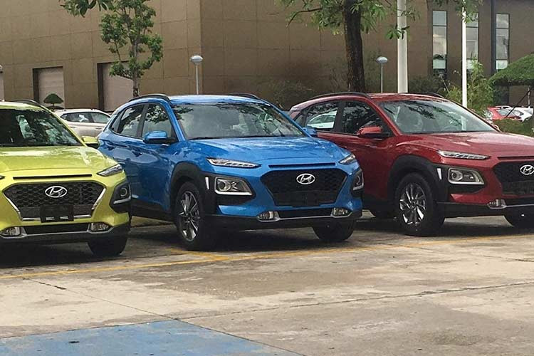 Khi có mặt trên thị trường, mẫu xe Hyundai Kona mới sẽ cạnh tranh với các đối thủ như Ford EcoSport, Suzuki Vitara và Honda HR-V. Xe dự kiến được lắp ráp trong nước tại nhà máy Hyundai Thành Công, Ninh Bình.