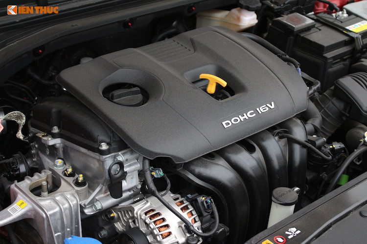 Với những khách hàng không cần ESP vẫn có lựa chọn để mua mẫu xe Hyundai Elantra 1.6 AT từ lô xe cũ chưa bán hết, lô xe này sẽ có giá bán khoảng 609 triệu đồng/ chiếc. Hiện Hyundai Elantra đang được bán ra với 4 phiên bản, gồm 1.6 MT, 1.6 AT, 2.0 AT và 1.6 Sport.