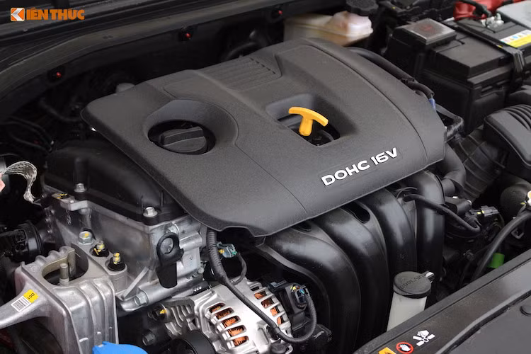 Với những khách hàng không cần ESP vẫn có lựa chọn để mua mẫu xe Hyundai Elantra 1.6 AT từ lô xe cũ chưa bán hết, lô xe này sẽ có giá bán khoảng 609 triệu đồng/ chiếc. Hiện Hyundai Elantra đang được bán ra với 4 phiên bản, gồm 1.6 MT, 1.6 AT, 2.0 AT và 1.6 Sport.