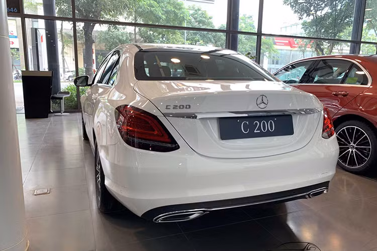 Xe sử dụng kết hợp giữa một động cơ xăng I4 1.5L truyền thống với một động cơ điện EQ Boost 48V. Trong đó, động cơ xăng 1.5L tăng áp cuộn đôi twin-scroll turbo cho công suất 184 mã lực và mô-men xoắn cực đại 280Nm, động cơ điện 48V bổ sung thêm 13,5 mã lực và 160Nm. Điều này giúp sức mạnh của xe bây giờ đạt 197,5 mã lực và mô-men xoắn cực đại 440Nm.