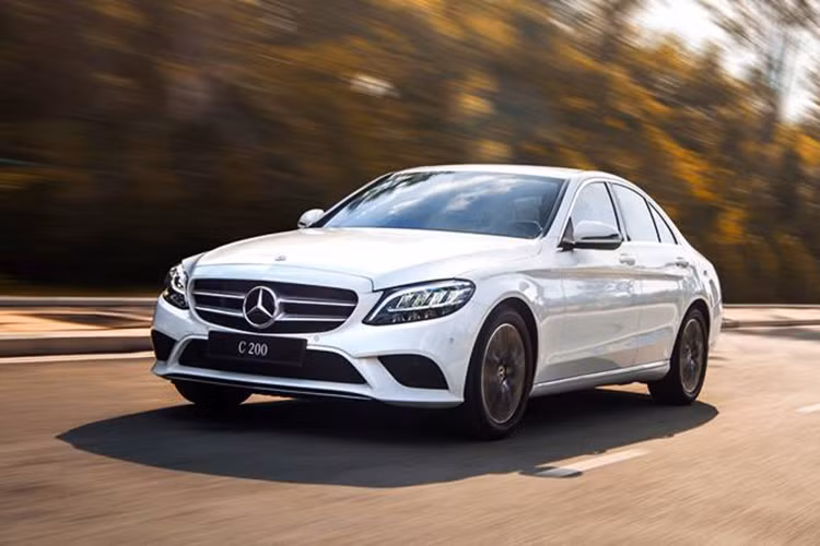 Với chương trình giảm giá Mercedes-Benz C200 2019 hấp dẫn, đây là cơ hội để những người tiêu dùng Việt đang có ý định mua xe sang có thể đưa ra lựa chọn Mercedes-Benz C200 2019 một cách nhanh chóng hơn. 