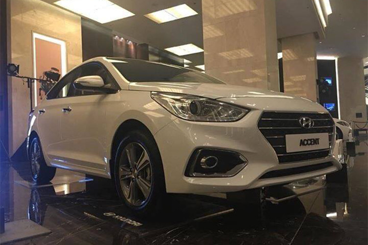 Theo một số nguồn tin, mẫu xe Hyundai Accent 2018 sẽ chính thức có mặt tại các đại lý Hyundai ở Việt Nam vào tháng 4/2018 tới. Hiện chưa có giá bán cụ thể của đối thủ dành cho Toyota Vios và Honda City tại Việt Nam. Tin đồn cho biết, Hyundai Accent 2018 sẽ có giá bán khởi điểm khoảng hơn 400 triệu đồng tại Việt Nam.