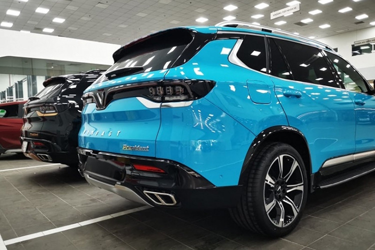 Xe chủ tịch VinFast President được trang bị khối động cơ V8 6.2L với công suất tối đa 420 mã lực, mô-men xoắn cực đại 624 Nm, kết hợp cùng hộp số tự động 8 cấp và hệ dẫn động 4 bánh toàn thời gian, VinFast President có thể tăng tốc từ 0-100 km/h trong 6,8 giây, đạt vận tốc tối đa gần 300 km/h.