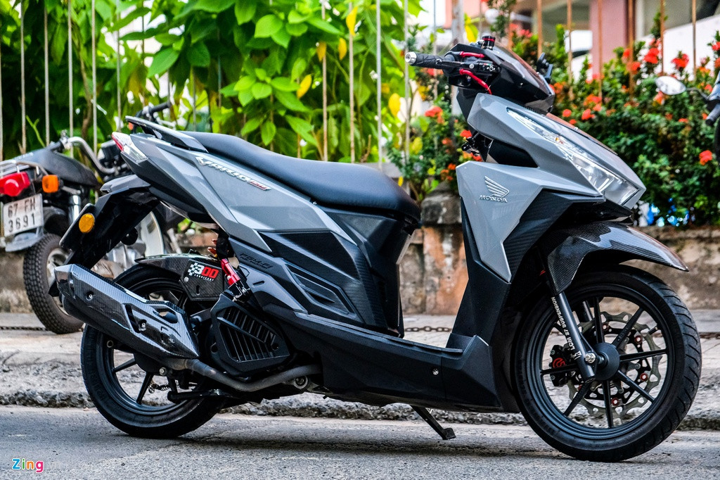 Với nhiều trang bị hàng hiệu, bản độ Honda Vario này tiêu tốn của chủ xe khoản tiền hơn 100 triệu đồng.