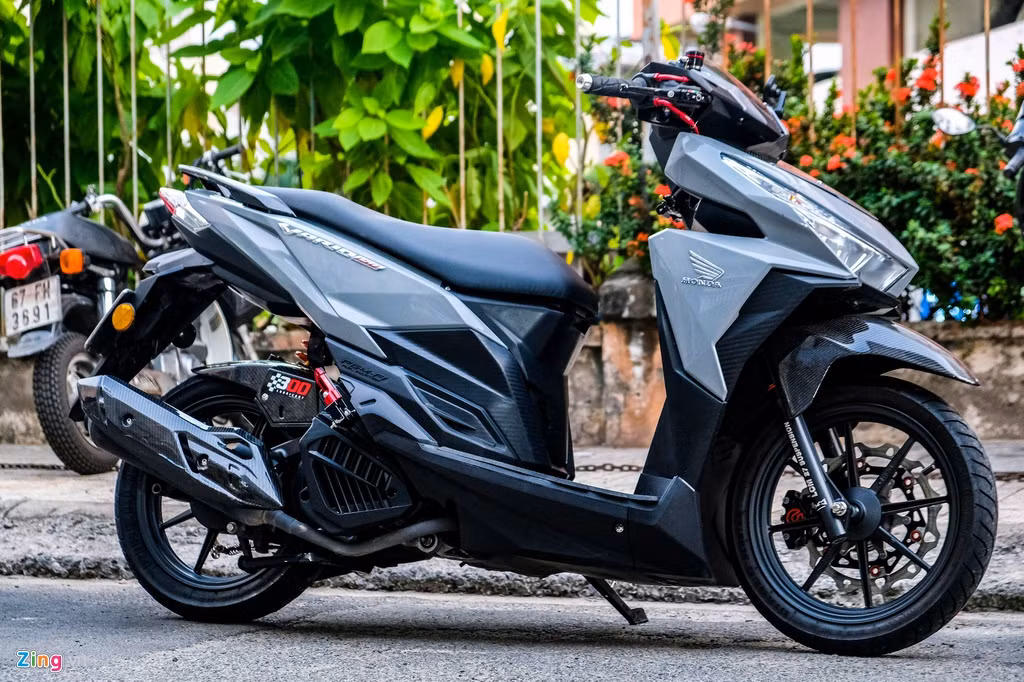 Với nhiều trang bị hàng hiệu, bản độ Honda Vario này tiêu tốn của chủ xe khoản tiền hơn 100 triệu đồng.