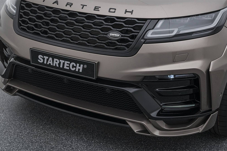 Ở phần đầu xe, nhóm sản xuất đã bổ sung tới 16 chi tiết giúp phần đầu Range Rover Velar Startech trông lớn hơn hẳn so với nguyên bản, khiến kích thước chiều ngang của mẫu SUV này tăng lên tới 60 mm.