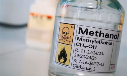 Cồn công nghiệp - Methanol là một chất độc bị cấm trong y tế. Ảnh minh họa Cồn công nghiệp - Methanol là một chất độc bị cấm trong y tế. Ảnh minh họa