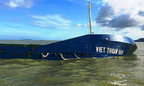 Vợ con anh Linh bị hút xuống dưới lòng sông khi tàu chìm (ảnh minh họa).