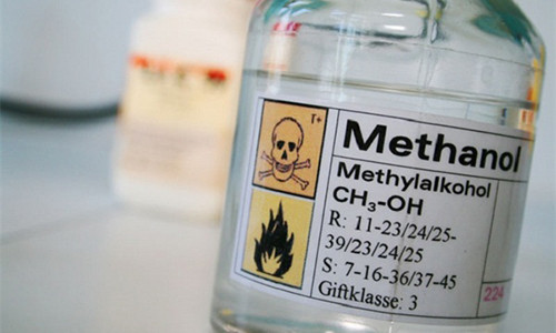 Cồn công nghiệp - Methanol là một chất độc bị cấm trong y tế. Ảnh minh họa