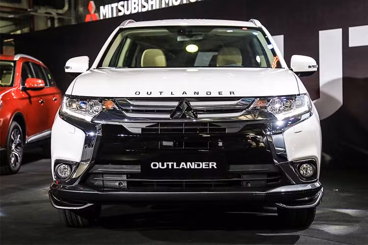 Lý giải cho việc tỷ lệ linh kiện nội địa chưa cao, đại diện thương hiệu ôtô Mitsubishi cho biết; sản lượng và doanh số bán hàng của xe sẽ là điều kiện tiên quyết để các nhà cung cấp phụ kiện sản xuất và cung cấp cho nhà máy lắp ráp của Mitsubishi tại Việt Nam.