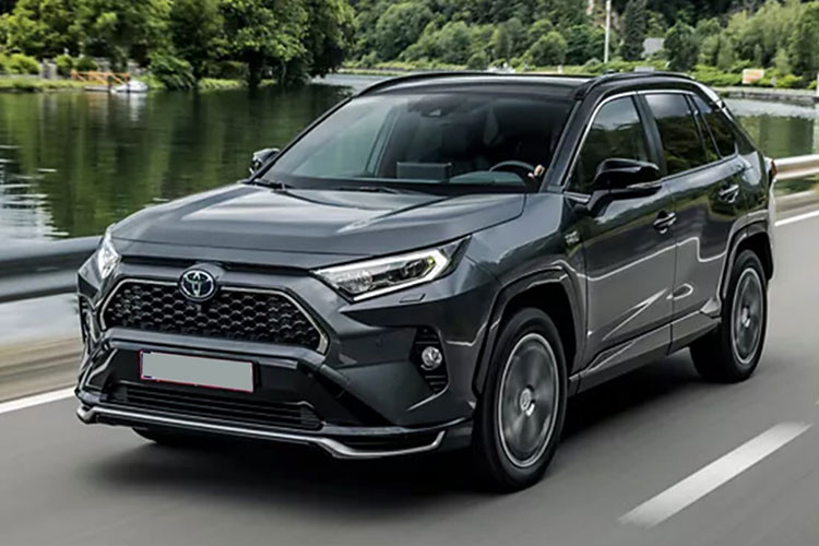 Theo công bố trước đó từ hãng sản xuất ôtô Nhật Bản, mẫu xe SUV Toyota RAV4 PHEV sở hữu quãng đường vận hành thuần điện tối đa chỉ 75 km giữa các lần sạc đầy. 