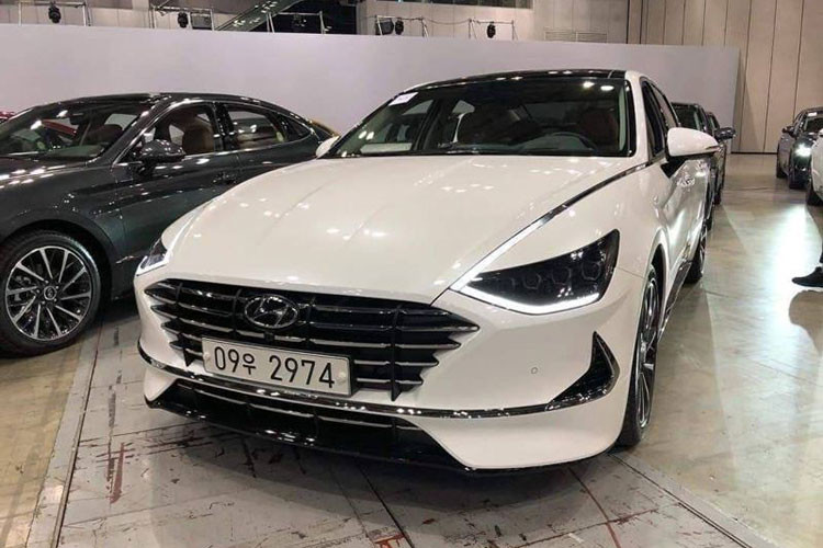 Hãng xe đình Hàn Quốc đã mở đơn đặt hàng Hyundai Sonata 2020 mới thế hệ thứ 8 từ 11/11/2018, tính đến nay đã có tổng cộng 12.223 khách hàng mua Sonata 2020. Hyundai Motors dự tính trong năm 2019 sẽ tiêu thụ được khoảng 70.000 xe Sonata mới tại Hàn Quốc. Xe sẽ bắt đầu đi vào sản xuất tại Hàn Quốc từ tháng 4 năm nay.