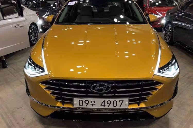 Mức giá xe Hyundai Sonata 2020 từ 18.944 - 29.115 USD (tương đương 440,5 - 677 triệu đồng) tại thị trường Hàn Quốc. Sau khi được bán ra tại thị trường nội địa, xe sẽ được phân phối và lắp ráp tịa một số thị trường, trong đó có Việt Nam.