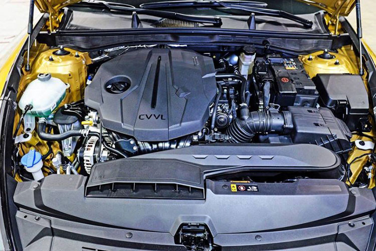 Về truyền động, Hyundai Sonata 2020 có 2 lựa chọn động cơ 2.0 lít tại Hàn Quốc, trong đó, máy G2.0 CVVL dùng hộp số tự động 8 cấp 158 mã lực, 196Nm mô-men xoắn cực đại, loại thứ hai là đơn vị L2.0 dùng hộp số 6 cấp cho 144 mã lực, 191Nm. Cuối năm nay, Sonata mới sẽ được bổ sung thêm bản 1.6L T-GDi và Hybrid.