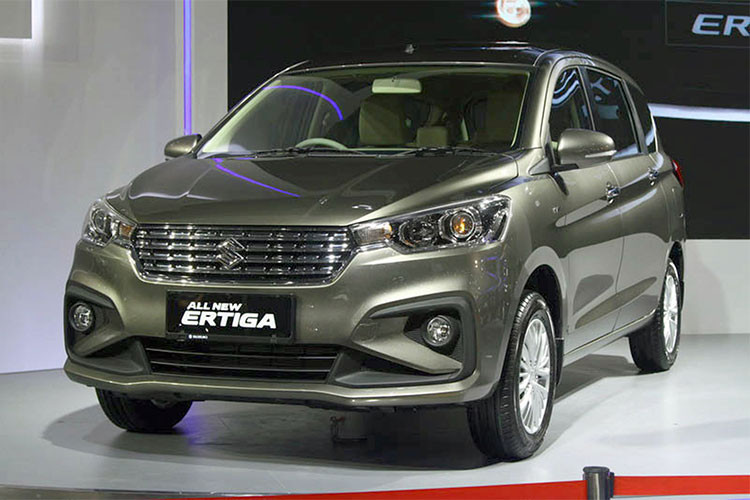 Giá xe Suzuki Ertiga 2018 được bán tới tay người tiêu dùng Indonesia với 5 phiên bản tương ứng gồm GA MT 13.500 USD (khoảng 307 triệu đồng), GL MT 14.700 USD (khoảng 334 triệu đồng), GX MT (15.500 USD), GL AT 15.650 USD (khoảng 352 triệu đồng) và GX AT 16.500 USD (khoảng 375 triệu đồng).