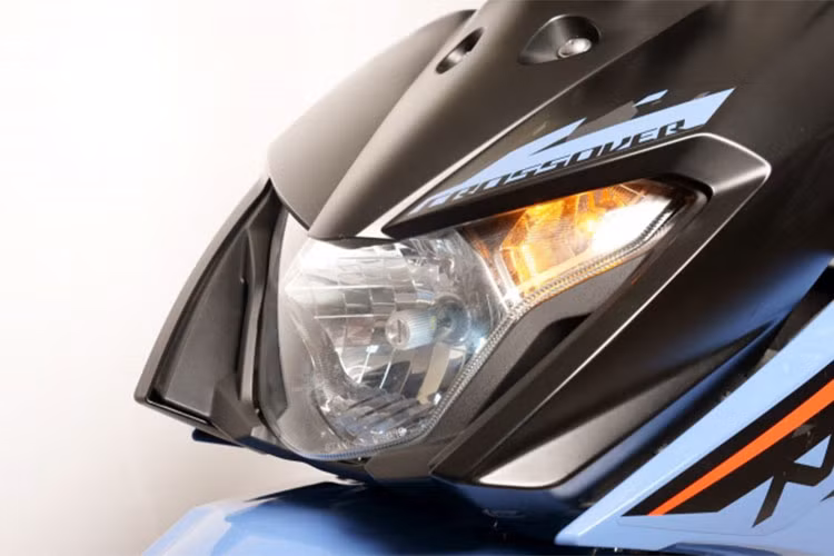 Về trang bị, mẫu xe tay ga thể thao Suzuki Nex Crossover 2023 sở hữu hệ thống đèn xi nhan gồm có bóng sợi tóc halogen, nhưng đèn lái thì lại áp dụng công nghệ chiếu sáng LED tiên tiến với cường độ sáng mạnh mẽ.