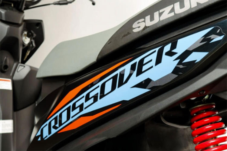 Suzuki NEX Crossover 2023 đi kèm với hệ thống treo sau dạng mono-shock gắn một bên, đây là sự khác biệt giữa các xe tay ga cùng loại. Hầu hết thường sử dụng hệ thống treo sau đôi.