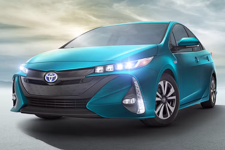 Toyota Prius Prime khác biệt so với Prius thông thường vì nó là mẫu plug-in hybrid (bao gồm 1 động cơ đốt trong và 1 động cơ điện hybrid sử dụng pin có thể sạc ngoài). Toyota Prius Prime có giá bán đắt nhất trong gia đình Prius tại Mỹ với mức giá khởi điểm từ 27.350 USD (theo giá niêm yết trên webside Toyota Mỹ).
