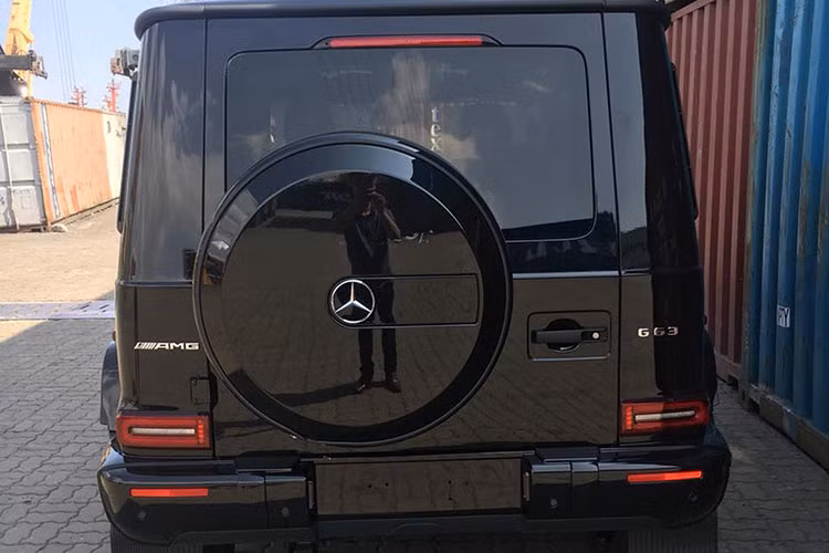 Mercedes-AMG G63 Edition 1 của doanh nhân Long An mới tậu sử dụng động cơ xăng V8, tăng áp kép, dung tích 4.0 lít, sản sinh công suất tối đa 577 mã lực và mô-men xoắn cực đại 850 Nm. Mercedes-AMG G63 Edition 1 chỉ cần 4,5 giây để tăng tốc lên 100 km/h từ vị trí đứng yên trước khi đạt vận tốc tối đa 220 km/h.