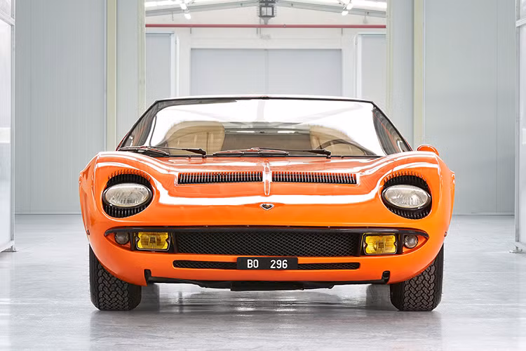 Từ đó về sau, chiếc xe đã qua tay không ít chủ nhân và trong năm 2018 đã được mua lại bởi Fritz Kaiser, một nhà sưu tập có tiếng ở Liechtenstein. Ông ấy hẳn là vô cùng hạnh phúc khi biết rằng chiếc xe của mình chính là chiếc xe Lamborghini Miura P400 kinh điển đã được sử dụng trong phim.