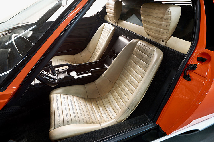 Ngay sau đó, nhà sưu tập Kaiser ở Liechtenstein đã gửi chiếc Miura màu cam tới Sant’ Agata Bolognese nơi bộ phận chuyên gia xe lịch sử của Lamborghini cư trú để bắt đầu kiểm nghiệm chiếc xe và so sánh nó với tài liệu từ kho lưu trữ của công ty.