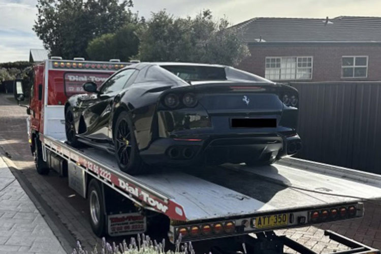 Tim thay Ferrari 812 GTS hon 14 ty dong bi trom nho AirPods-Hinh-2