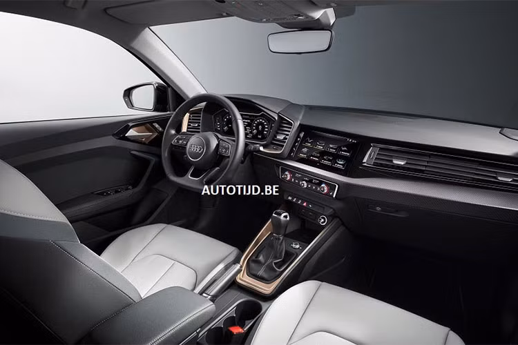 Nội thất Audi A1 đem đến sự trẻ trung và linh động. Các khe gió lớn, sự kết hợp màu sắc trang trí, màu và họa tiết ghế tạo nên sự mới mẻ cho xe. Những chi tiết này hứa hẹn sẽ có nhiều tùy chọn để cá nhân hóa. Đáng chú ý là Audi A1 cũng sở hữu 2 màn hình gồm: 1 màn hình thực tế ảo sau vô lăng và 1 màn hình cảm ứng MMI Touch.
