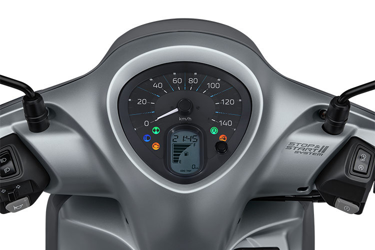 Thiết kế màn hình đồng hồ xe được tối giản cùng phông chữ hiện đại giúp người dùng dễ dàng theo dõi các thông số trong mọi điều kiện ánh sáng. Bộ đề xe cũng được cải tiến, khởi động xe nhanh chóng, dễ dàng và ít gây tiếng ồn.