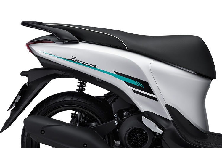 Bên cạnh đó hệ thống giảm xóc của xe dạng Lò xo trụ, giảm chấn thủy lực (trước và sau) còn được tinh chỉnh kỹ lưỡng hơn, cho phép xe dễ dàng vượt qua mọi loại địa hình, đảm bảo sự êm ái và ổn định. Trang bị phanh an toàn cho xe bao gồm đĩa dẫn động thủy lực trước và tang trống dẫn động cơ khí sau.