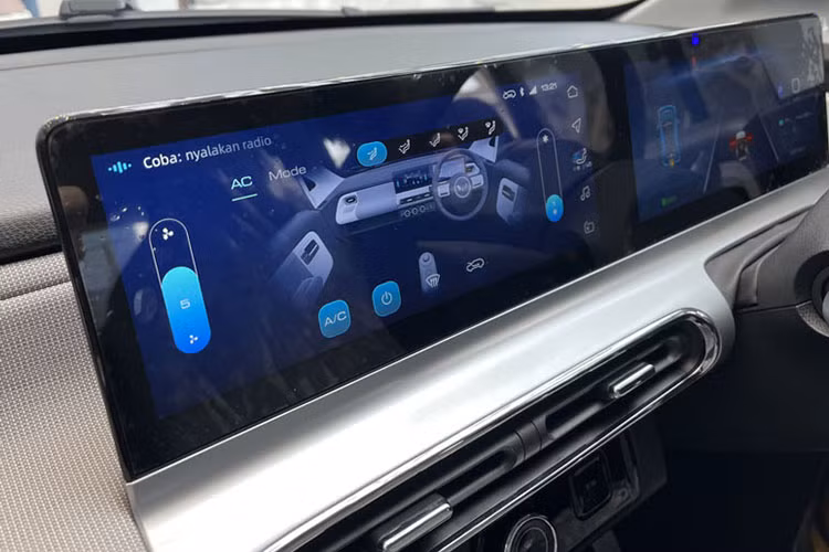 Kết hợp với đó là pin LFP 17,3 kWh trên bản Standard Range, cho quãng đường di chuyển tối đa 200 km sau một lần sạc đầy. Thời gian sạc pin đầy pin với AC 2 kW là 8,5 tiếng.