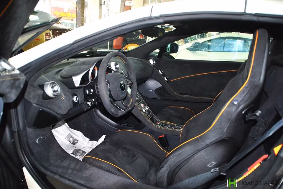 Ngoài hệ thống giải trí đa phương tiện hiện đại nhất được MacLaren trang bị, dàn âm thanh Meridian "hàng hiệu" cũng hứa hẹn sẽ mang đến những giây phút giải trí đầy hứng khởi cho người lái trên mọi cung đường.