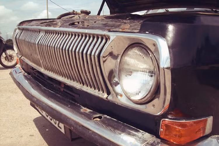 Dòng xe sedan Volga M-24 được nhập về Việt Nam những năm 70 và cái tên "Volga bộ trưởng" ra đời từ đó. Với động cơ 2.4l và mức tiêu thụ tầm 14lít/100km thì Volga không phải là lựa chọn kinh tế.