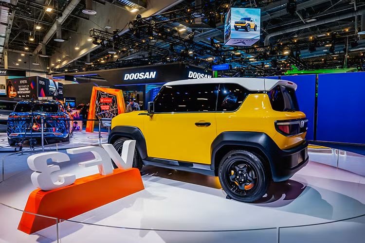 Tuy nhiên, thông tin về thời điểm chiếc xe điện nhỏ gọn này sẽ có mặt tại thị trường Mỹ hay giá bán cụ thể vẫn chưa được tiết lộ. Đại diện của VinFast từng tiết lộ vào năm ngoái rằng VinFast "có thể giá sẽ dưới 20.000 USD".