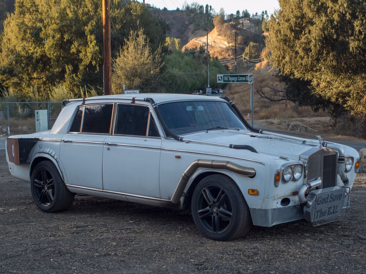 Đã 2 năm kể từ khi chiếc xe siêu sang Rolls-Royce Silver Shadow II 1979 được hé lộ với những phần tinh chỉnh rất “dị” và làm cho những người hâm mộ thương hiệu xe sang Anh quốc cảm thấy phiền lòng.