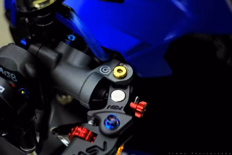 Cùm thắng, cùm côn hiệu Brembo, tay thắng thay thế bằng tay hiệu ASV.