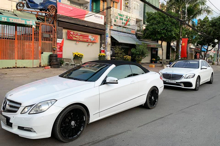 Những chiếc xe sang biển đẹp đã khiến không ít người nể phục trước độ "mát tay" của các chủ nhân khi đi bấm biển số ngẫu nhiên. Mới đây nhất, cộng đồng mạng lại xôn xao với hình ảnh chiếc sedan hạng sang Mercedes-Benz S-Class biển khủng "ngũ quý" 7 tại Sài thành.